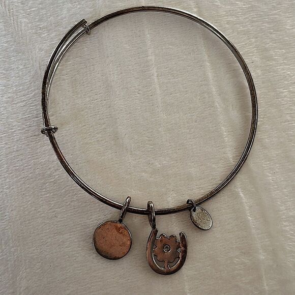 Chrysalis Vintage Adjustable Bracelets Lucky Horseshoe And Flower Bracelet! - Picture 3 of 4